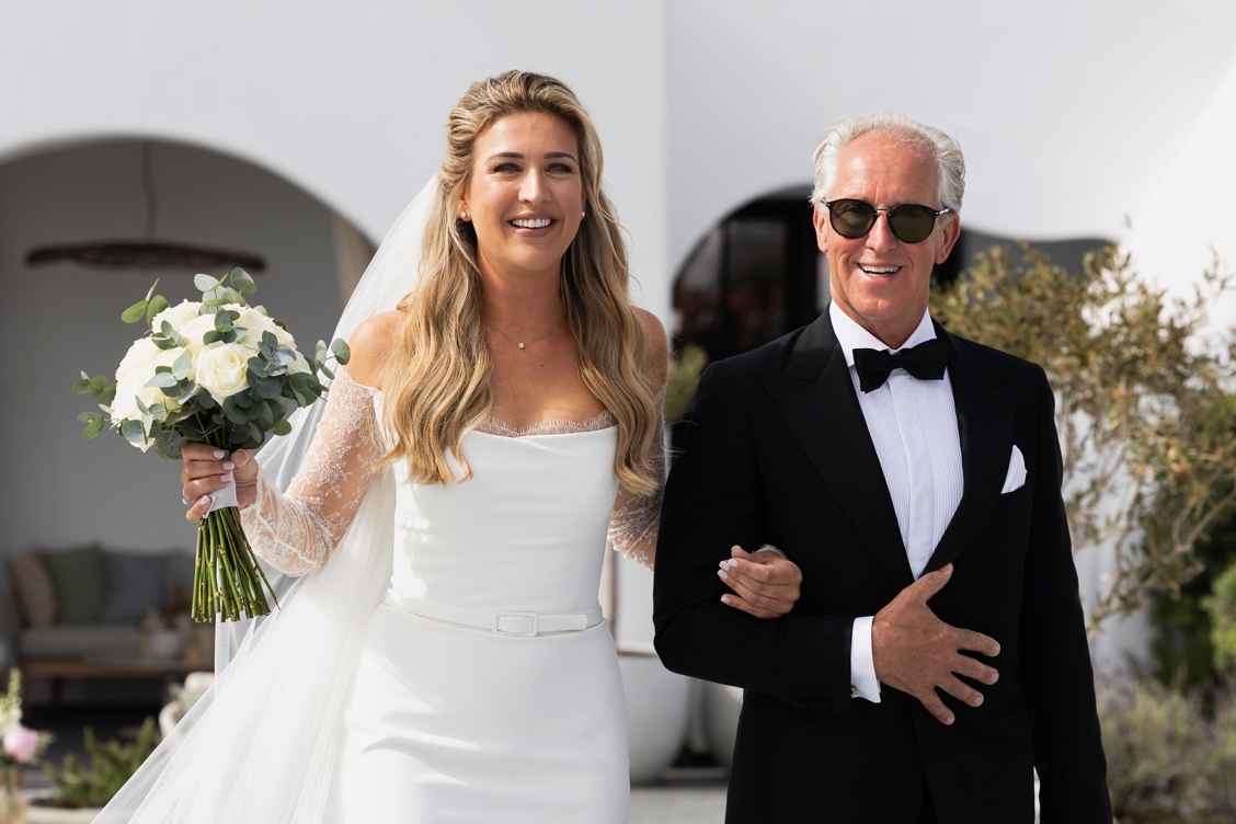 Weddingplanner Bo Wilkes in Santorini met vader aan de hand