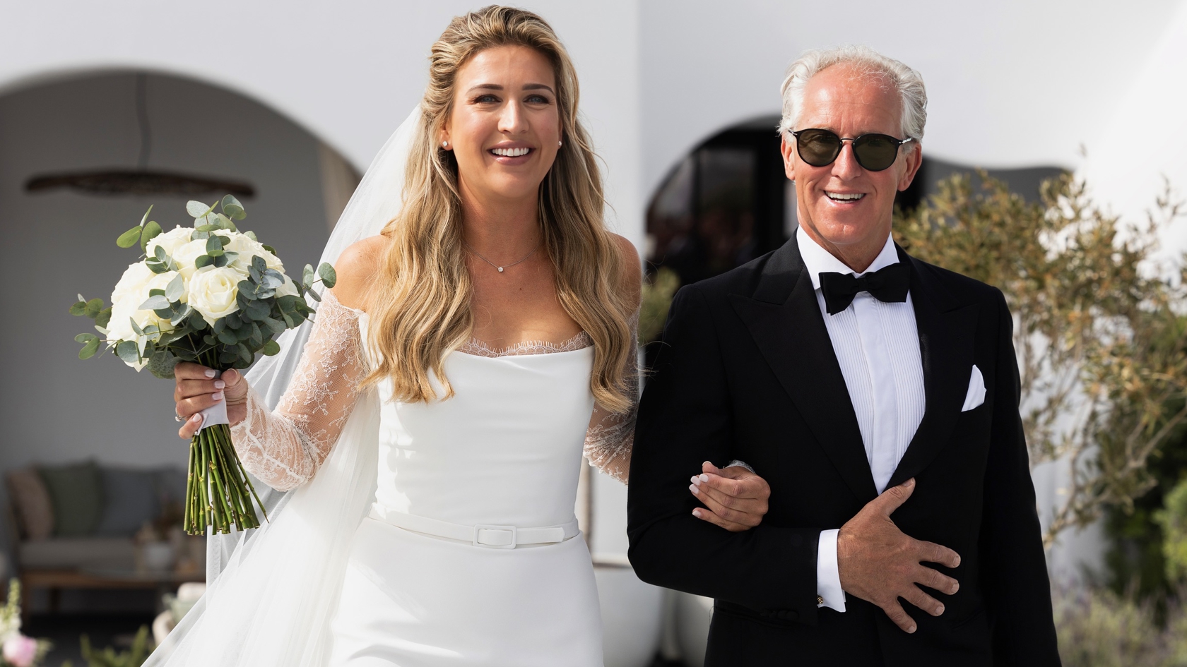 Weddingplanner Bo Wilkes in Santorini met vader aan de hand